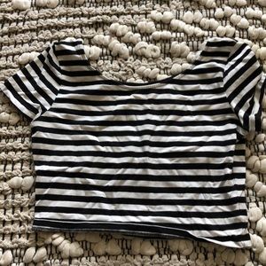 Black/white crop top